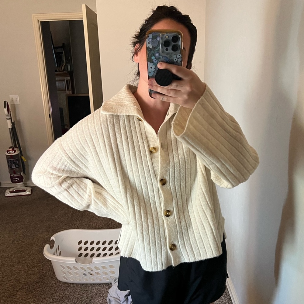 Aerie unReal cream cardigan